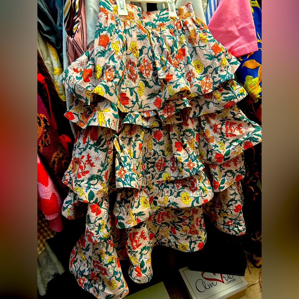 Buru Teagan Floral Ruffle Skirt. Size small. Excellent condition.